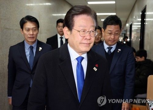 최고위 참석하는 이재명 대표