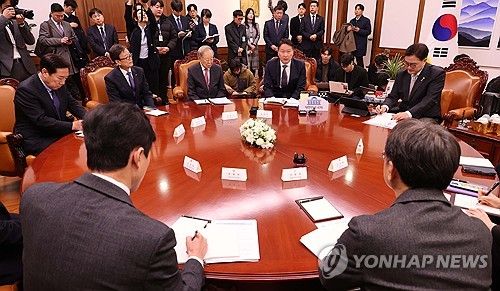 우원식 국회의장, 경제단체 비상간담회서 대화