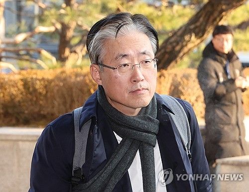 출근하는 김형두 헌법재판관