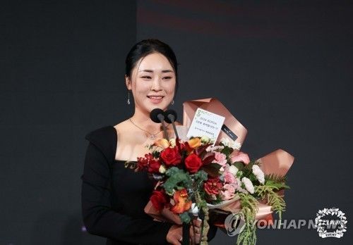올해 KLPGA 투어에서 대상과 상금왕, 최저타수상을 휩쓴 윤이나.