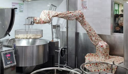 인천 인화여중에 설치된 튀김 요리 로봇