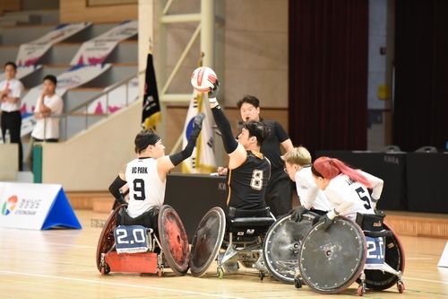 휠체어 농구리그 모습