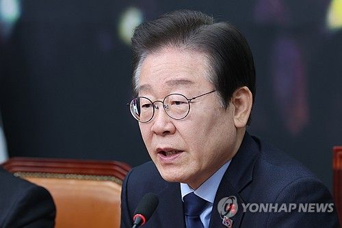 발언하는 이재명 대표