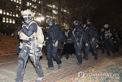 국회에서 철수하는 군병력