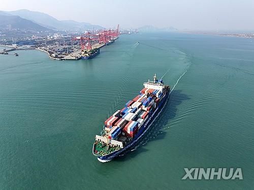 중국 항구와 무역선