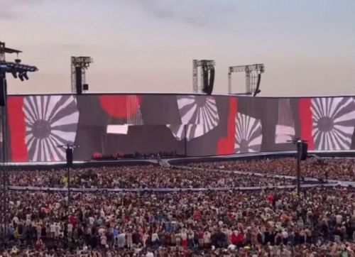 지난 8월 아델 독일 콘서트장 영상에 등장한 욱일기 