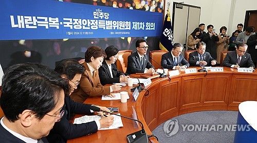 내란극복·국정안정특위 회의서 발언하는 김민석 위원장