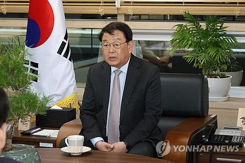 발언하는 박성효 이사장