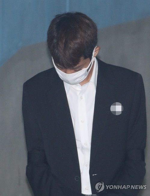 '성관계 불법 촬영·유포' 정준영 법정으로