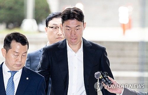 '불법촬영 혐의' 첫 재판 출석하는 황의조