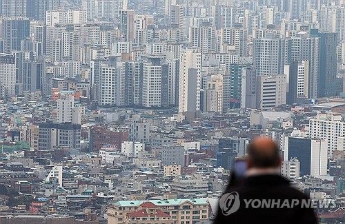서울 시내 빌라 밀집 지역과 아파트 단지의 모습