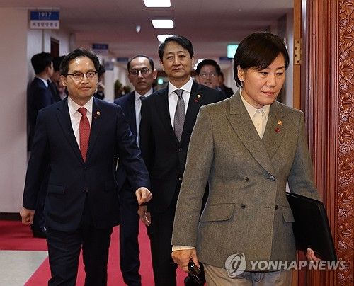 국무회의 참석하는 송미령 농식품부 장관