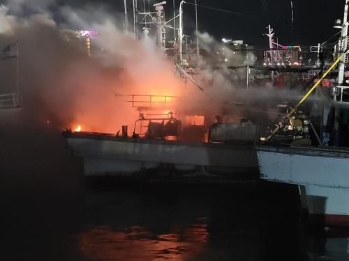 제주항 정박 어선 화재 현장