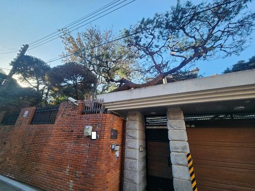 '건진법사' 법당 추정 서울 강남구 단독주택