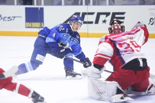 골문을 노리는 HL 안양 김건우