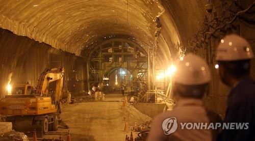 2015년 6월 촬영된 수도권고속철도 율현터널