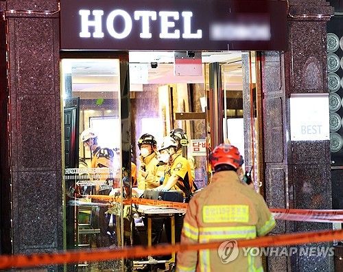 '7명 사망' 부천 호텔 화재…인명 수색 계속