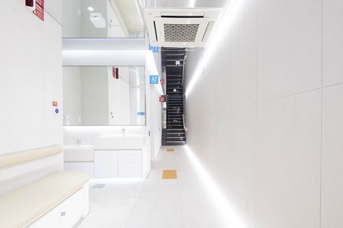 유니버설디자인을 적용해 개선한 광장시장 공중화장실