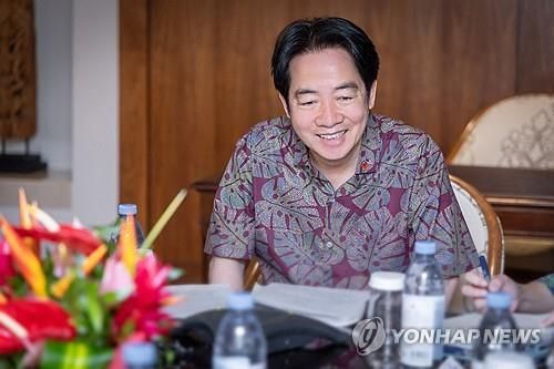 하와이 호놀룰루에서 펠로시 전 미 하원의장과 통화하는 라이칭더 대만 총통