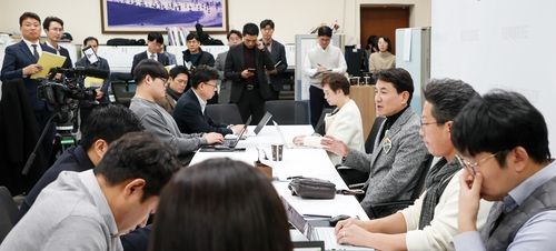 방산 혁신클러스터 유치 도전 발표하는 김진태 지사