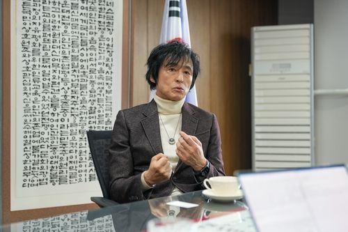 연합뉴스와 인터뷰하는 양방언 