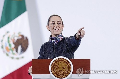 질문자 지목하는 셰인바움 멕시코 대통령