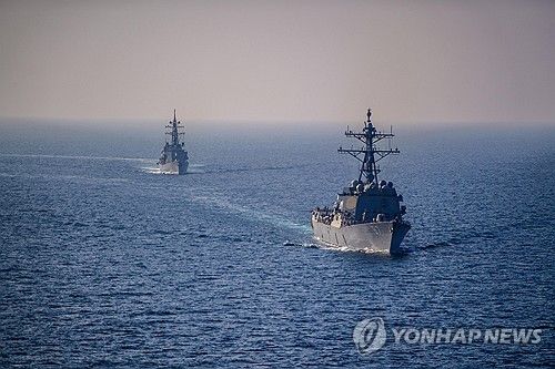 아덴만 해역에서 작전 중인 미 해군 구축함 메이슨