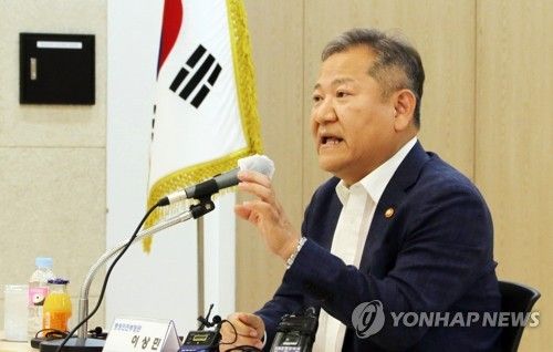 일선 경찰관과 대화하는 이상민 행안부 장관