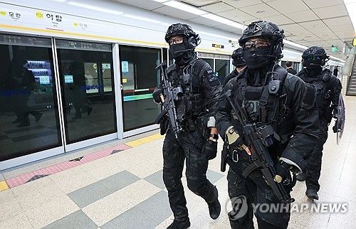 야탑역 배치된 경찰특공대