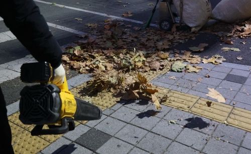 송풍기 이용하는 모습 