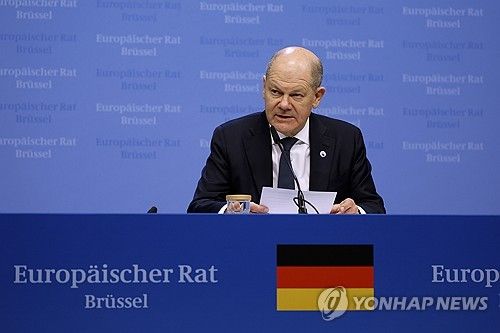 EU 정상회의에서 연설하는 올라프 숄츠 독일 총리