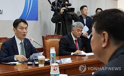 발언하는 이복현 금감원장