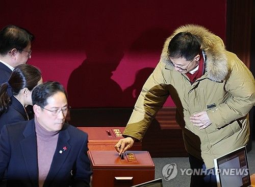 탄핵 표결 참여하는 김상욱 의원