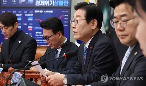 발언하는 이재명 대표