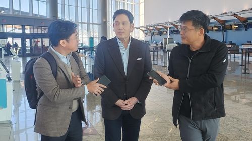 한국 언론과 인터뷰하는 정용진 신세계그룹 회장