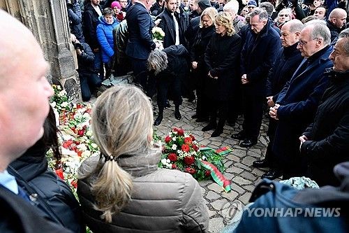 차량 돌진 현장 찾은 올라프 숄츠 독일 총리