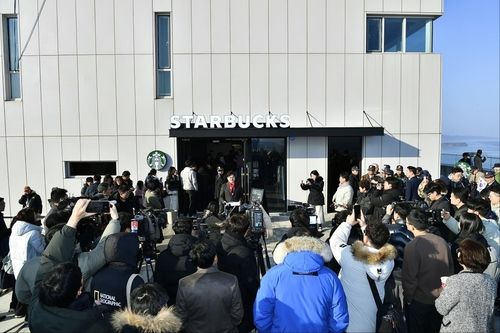 애기봉 스타벅스 개점에 쏠린 관심