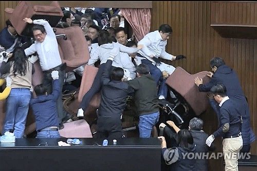 대만 여야 의원들 충돌