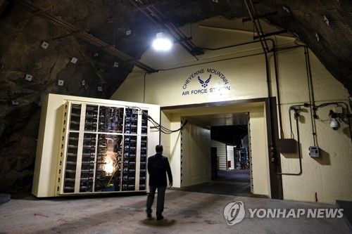 미·소냉전기 핵전쟁을 상정하고 샤이엔산 지하에 건설된 NORAD 기지의 모습