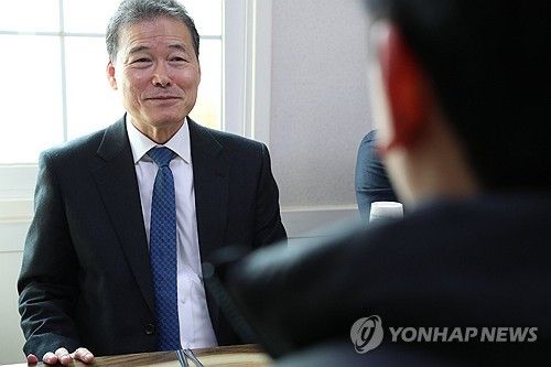 지난 2월 북한 억류 선교사 가족 방문한 김영호 장관