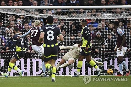 맨시티전에서 애스턴 빌라 모건 로저스(27번)의 결승골 장면.