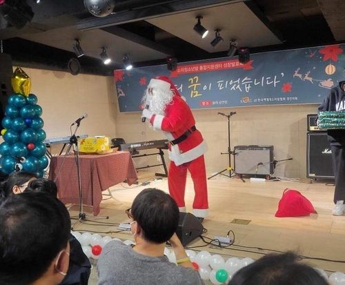 2023년 12월 15일 소아청소년암 통합지원센터에 재능 기부하는 레크리에이션 강사