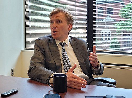 연합뉴스와 인터뷰하는 콜비 전 미국 국방부 부차관보