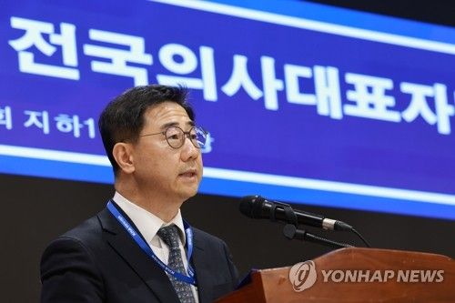 대회사 하는 박형욱 의협 비대위원장