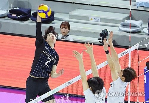 공격하는 허수봉