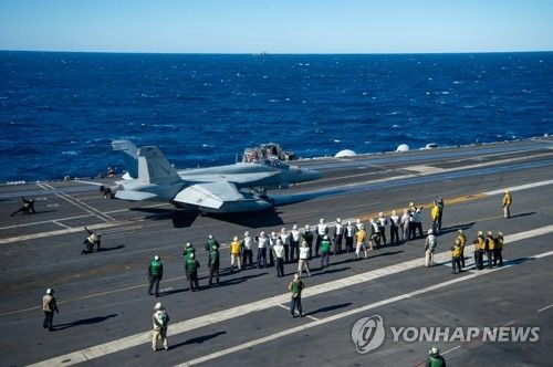 2022년 2월 지중해에서 작전 중인 항모 해리 트루먼호에서 이륙하려는 F/A-18 전투기