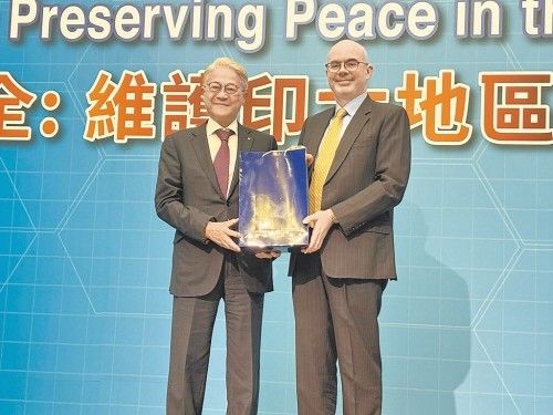 레이먼드 그린 AIT 타이베이 처장(오른쪽) 