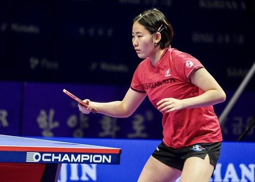 종합선수권 단식 경기에 나선 대한항공의 에이스 이은혜