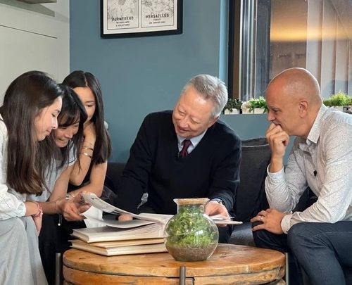 메일린 가족을 만난 박용만 이사장