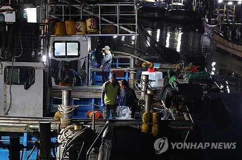 분주한 연평도 당섬 선착장